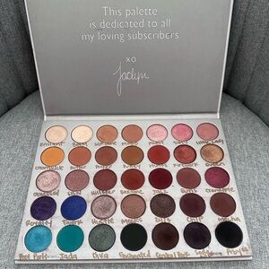 Jaclyn Hill eyeshadow palette